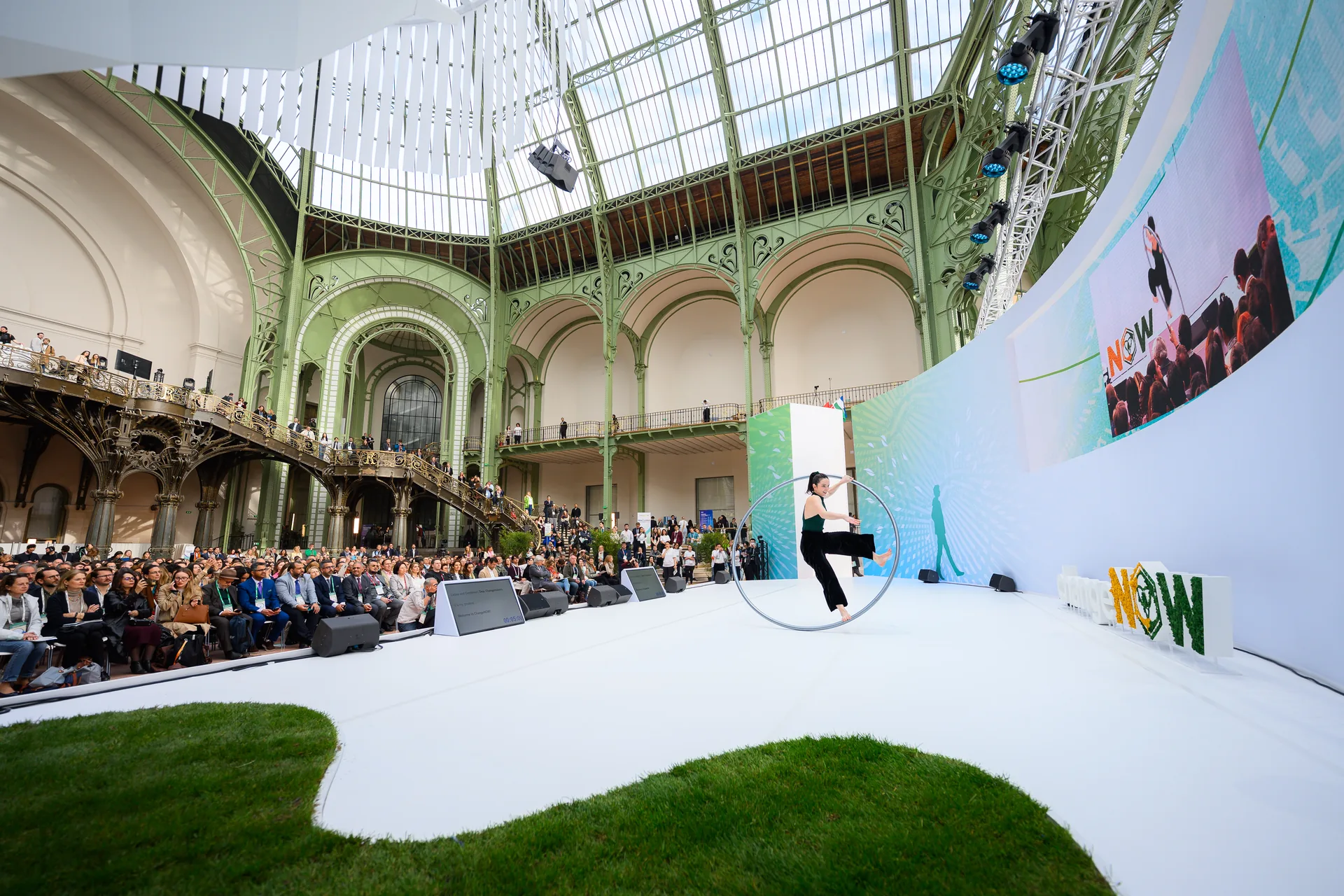Panel ChangeNOW sous la verriere du Grand Palais