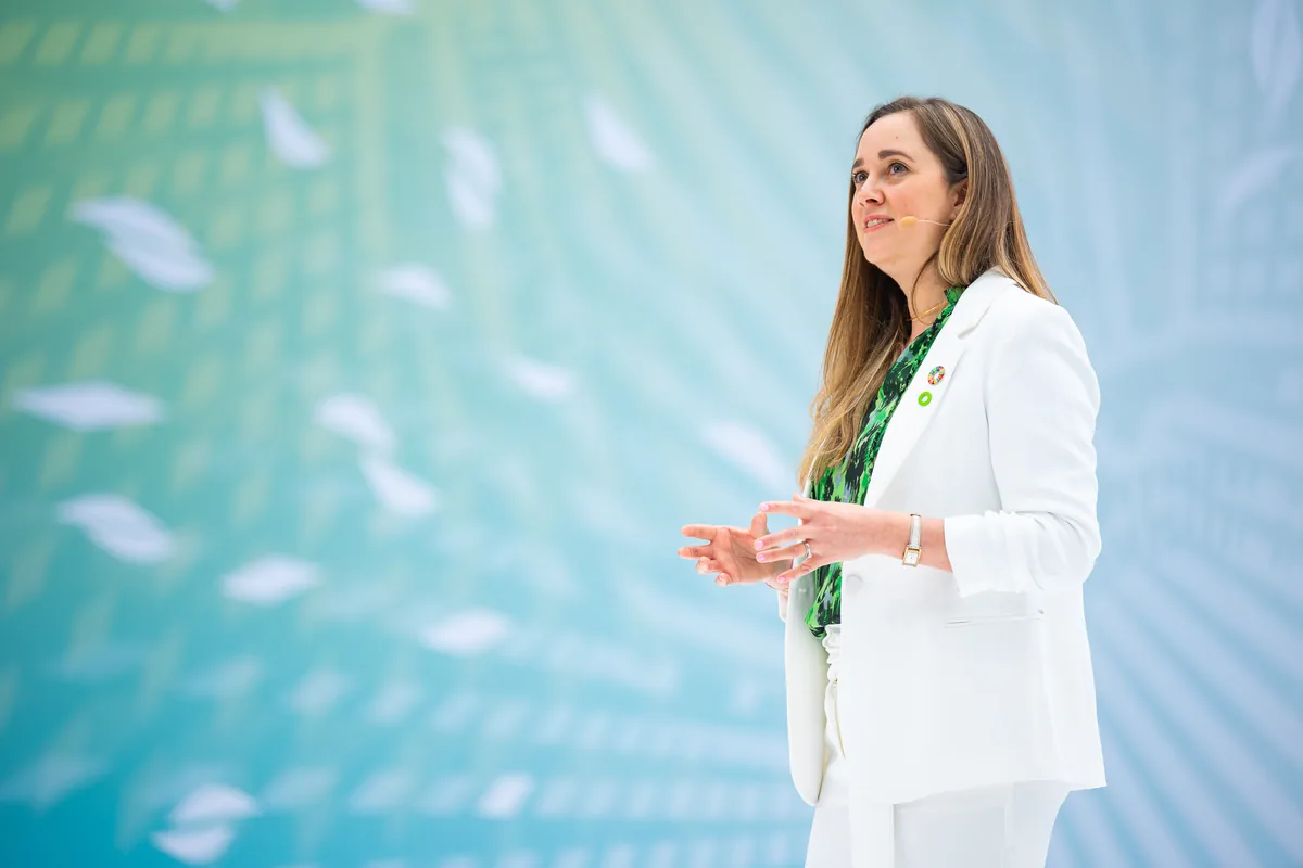 Speaker femme lors d'une conference corporate