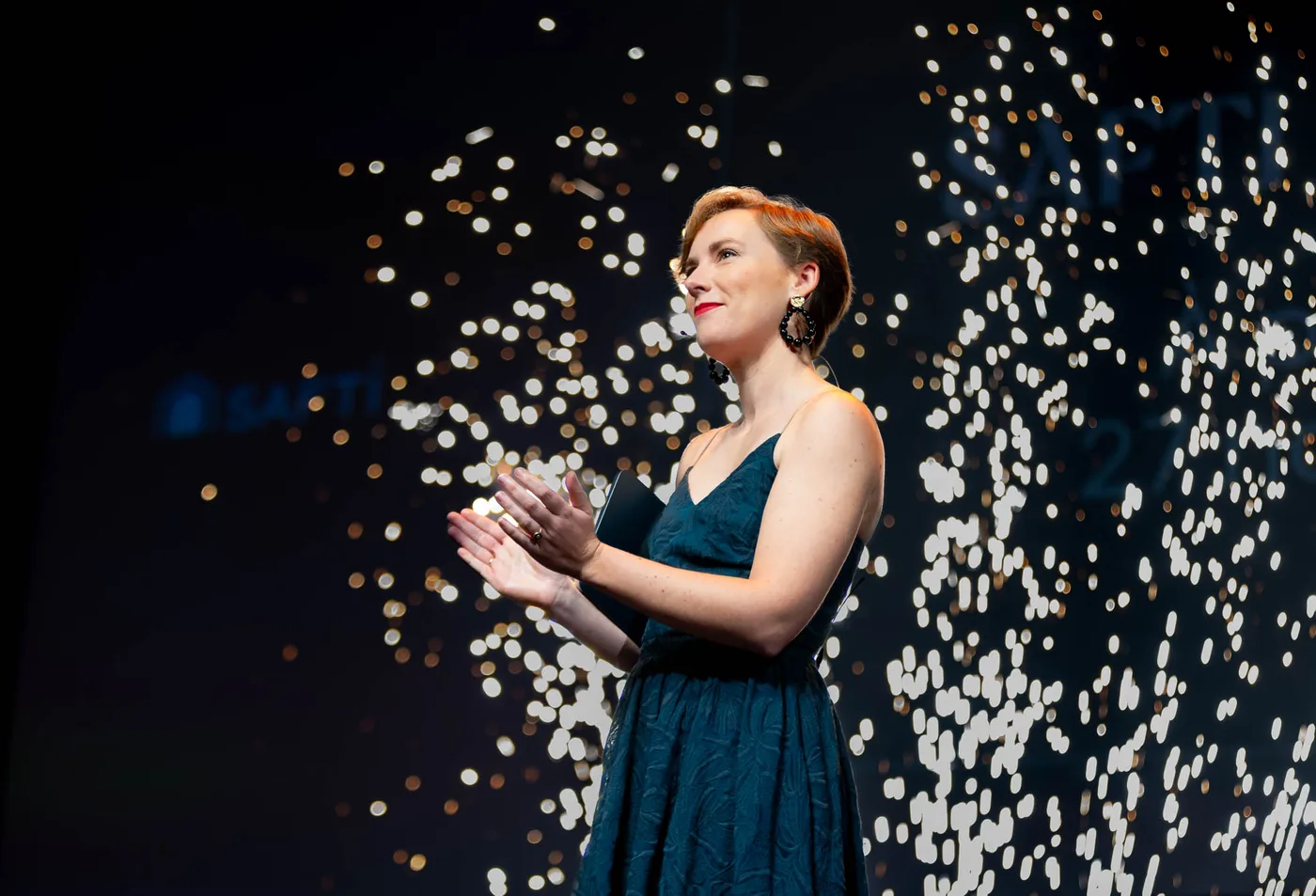 C&eacute;r&eacute;monie de remise de prix gala SAFTI, paillettes et lumi&egrave;re sc&eacute;nique
