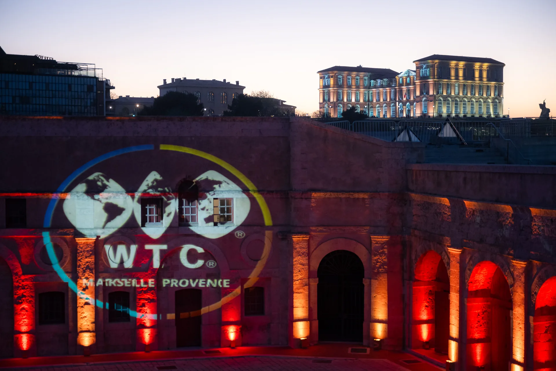 World Trade Center Marseille de nuit